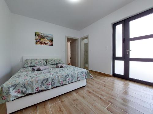Apartment and Rooms Anne