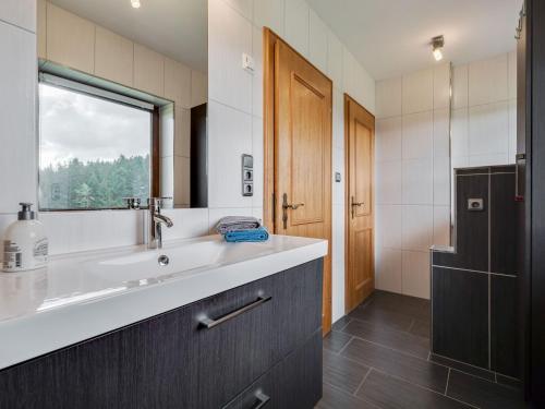 Ένα μπάνιο στο Idyllische Ferienwohnung in Viechtach in Waldnähe