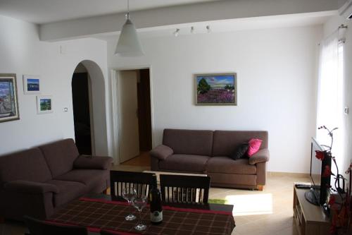 Fotografia z galérie ubytovania Apartments by the sea Bilice, Krka - 16904 v Šibeniku
