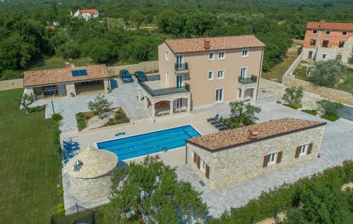 Fotografie z fotogalerie ubytování Luxury villa with a swimming pool Vodnjan, Fazana - 16867 v destinaci Mednjan
