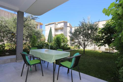 Apartments with parking space Podstrana, Split - 16663