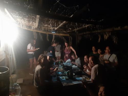 um grupo de pessoas sentadas à volta de uma mesa numa sala em Camping Brizi em Supetar