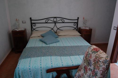 a bedroom with a bed with a blue comforter at Agriturismo "Le Rondinelle" in Valiano