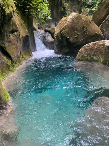 Gallery image of Beachfront Apartment, Quiet 4 Beds, 1 Bath, AC, Wi-Fi, Hot Water, in Paraiso near Los Patos in Paraíso