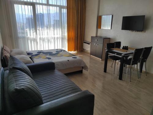Uma área de estar em Apartment Batumi New Life