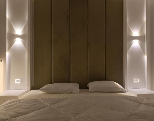 Sheraton ocean 603 - Private apartments tesisinde bir odada yatak veya yataklar