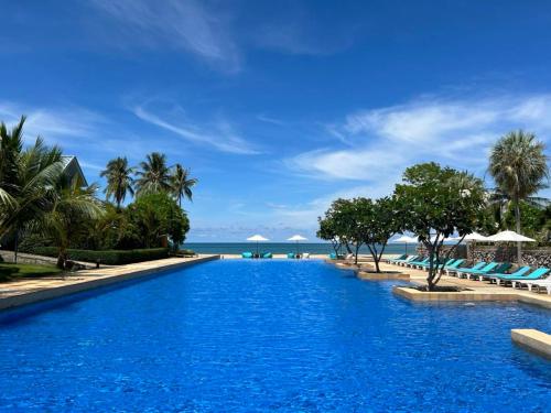 สระว่ายน้ำที่อยู่ใกล้ ๆ หรือใน Sirarun Resort