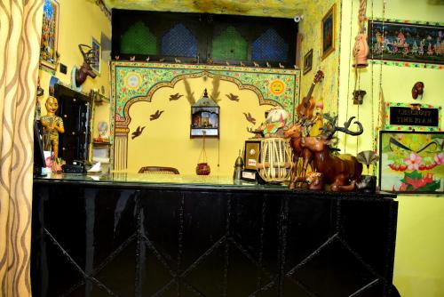 a room with a counter with birds on the wall at Hotel Moon Light in Pushkar