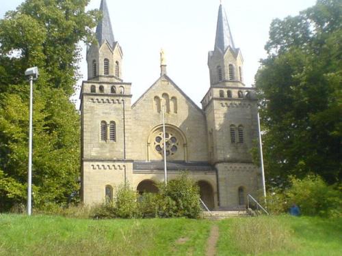 an old church with two towers on top of a hill at Ferienwohnung Zu den Weinbergen in Zeil