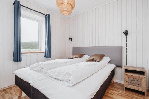 two beds in a room with a window at Basecamp Frich`s Hjerkinn in Hjerkinn