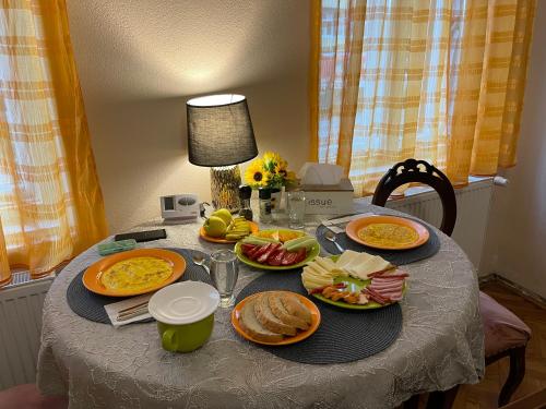 Makanan di atau berdekatan homestay