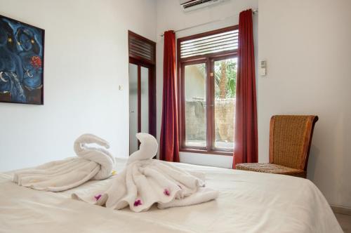 Ένα ή περισσότερα κρεβάτια σε δωμάτιο στο Villa Kelapa