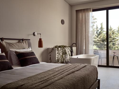 Una cama o camas en una habitación de Contessina Hotel