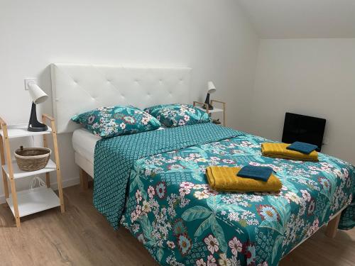 Vuode tai vuoteita majoituspaikassa Duplex près de Nantes