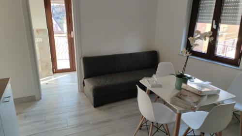 Posedenie v ubytovaní KROTONIATI APARTMENT