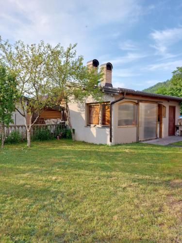 a house with a lawn in front of it at Lakeview rest Home in Konjic