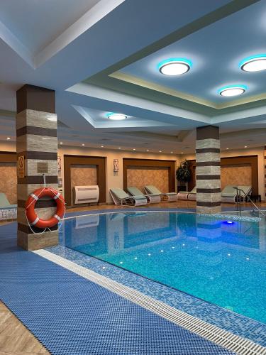 Bazén v ubytování Samal Resort & SPA nebo v jeho okolí