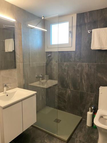 Kúpeľňa v ubytovaní Kalloni Luxury Apartment