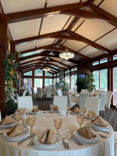 Restaurace v ubytování Samal Resort & SPA