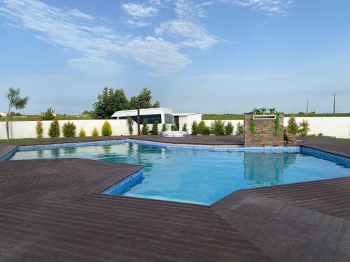 a swimming pool with blue water in a yard at Quinta dos Filipes in Palmela