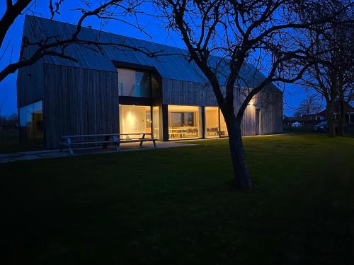 a bench in front of a building at night at Woodhouse94 in Zonnebeke