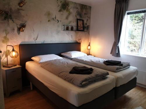 Postel nebo postele na pokoji v ubytování Björby Stuga