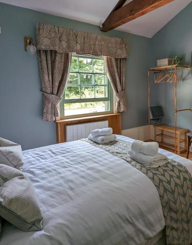 Llit o llits en una habitació de Banks Bed & Continental Breakfast