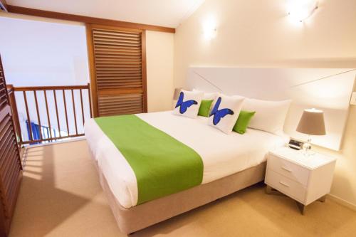 A bed or beds in a room at Freestyle Resort Port Douglas 