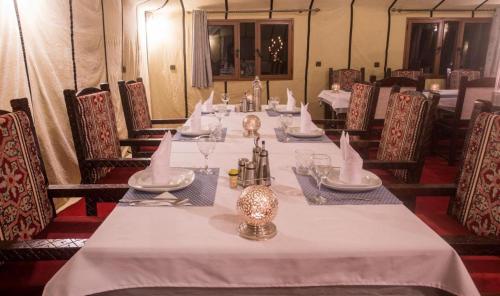 Εστιατόριο ή άλλο μέρος για φαγητό στο Sultan Luxury Camp