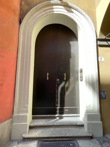 an archway with a door in a building at Rooftop Garden in Bologna