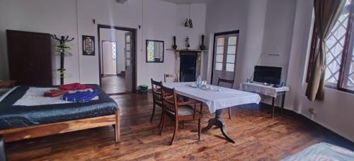 Rani Kothi Heritage Residencyにあるテレビまたはエンターテインメントセンター