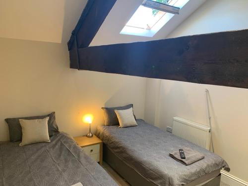 two twin beds in a room with a window at RIVERSIDE APARTMENT IN THE CENTRE in Boston