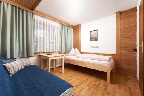 a small room with a bed and a window at Aktivurlaub Morandell in Sölden