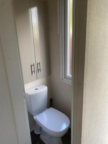 Un baño de Mooi verblijf op rustig park