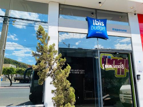 Sijil, anugerah, tanda atau dokumen lain yang dipamerkan di ibis budget Itaperuna