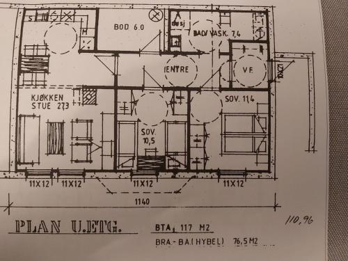 eine Zeichnung eines Grundrisses eines Hauses in der Unterkunft Ålesund Apartment with free parking in Ålesund