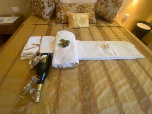 a bed with towels and napkins on it at Casetta Pinetamare Tropea in Tropea
