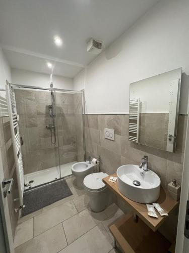 a bathroom with a toilet and a sink and a shower at [Udine Centro] Bloom Apartment in Udine