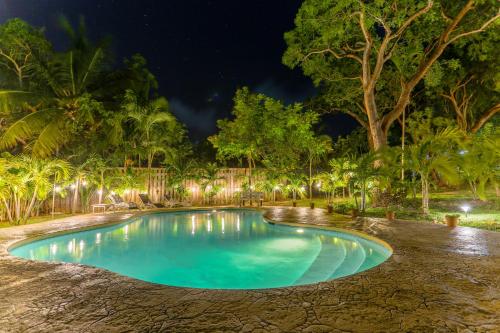 DreamSpace Cottage, Luxury Poolside Oasis, Car Included