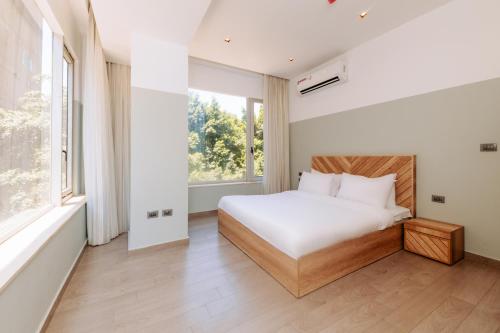 Una cama o camas en una habitación de Brassbell l Zamalek l Jeddah Tower