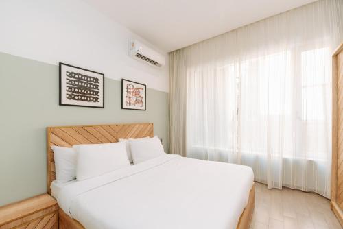 Una cama o camas en una habitación de Brassbell l Zamalek l Jeddah Tower
