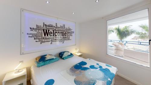 Postel nebo postele na pokoji v ubytování Modern Designer Apartment