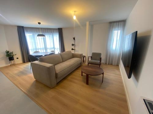 Televisyen dan/atau pusat hiburan di Bierzo Habita Apartments