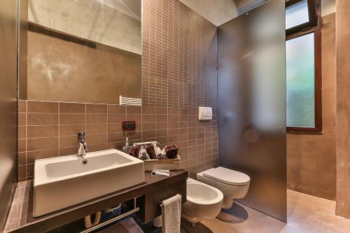 a bathroom with a sink and a toilet at San Babila Suite in Milan