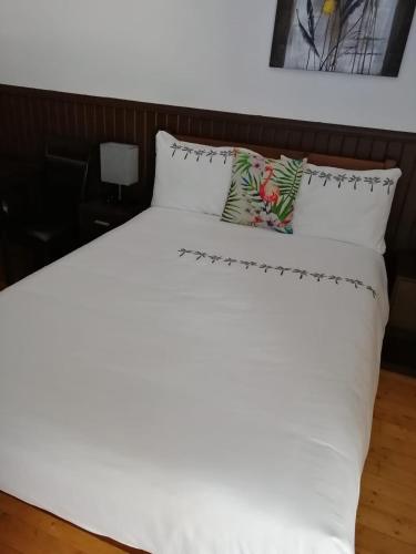 Кровать или кровати в номере hôtel Fleurs Karaïbes
