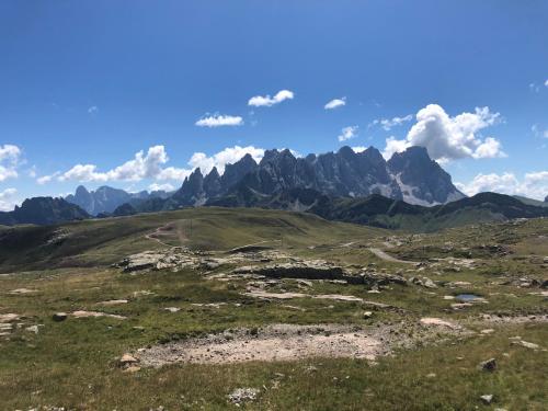a view of a mountain range with mountains in the background at Paradise Dolomiti flat in Falcade