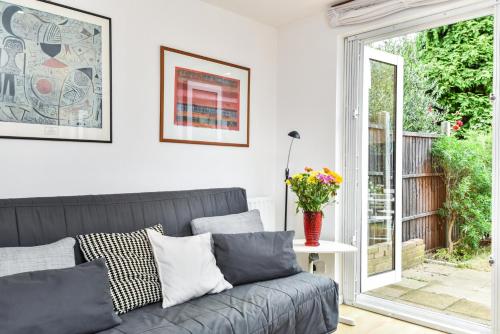 Uma área de estar em Modern 4 bedroom Terraced House by the Thames