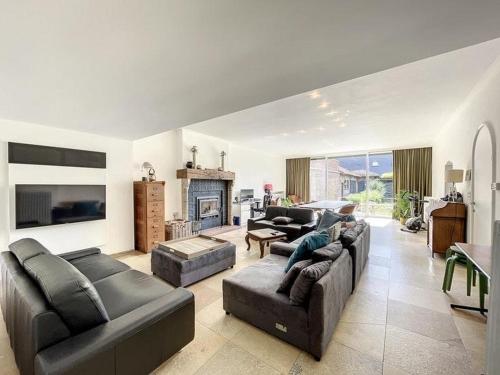 a large living room with couches and a fireplace at Vakantiehuis Clarys in Veurne