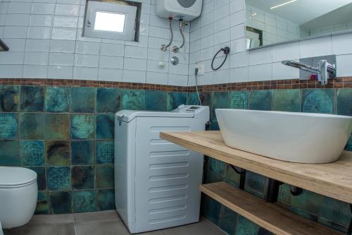Kúpeľňa v ubytovaní Family friendly seaside apartments Pisak, Omis - 18610