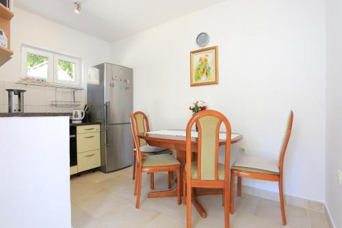 Apartments by the sea Mavarstica, Ciovo - 18651
